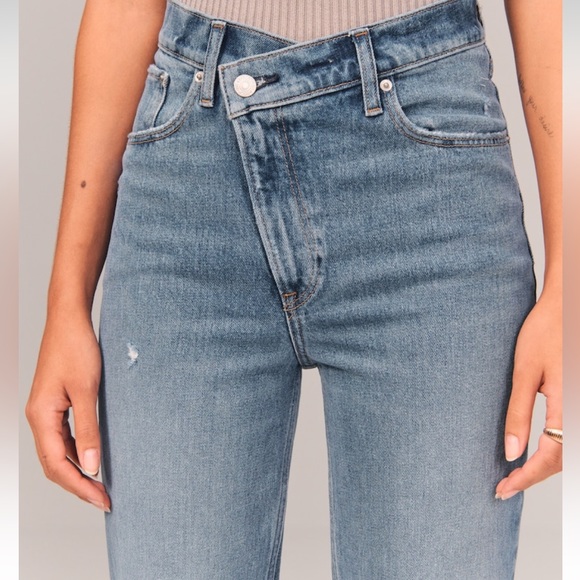 Abercrombie and Fitch Ultra High Rise 90s Straight Jean size 27 - Picture 2 of 5